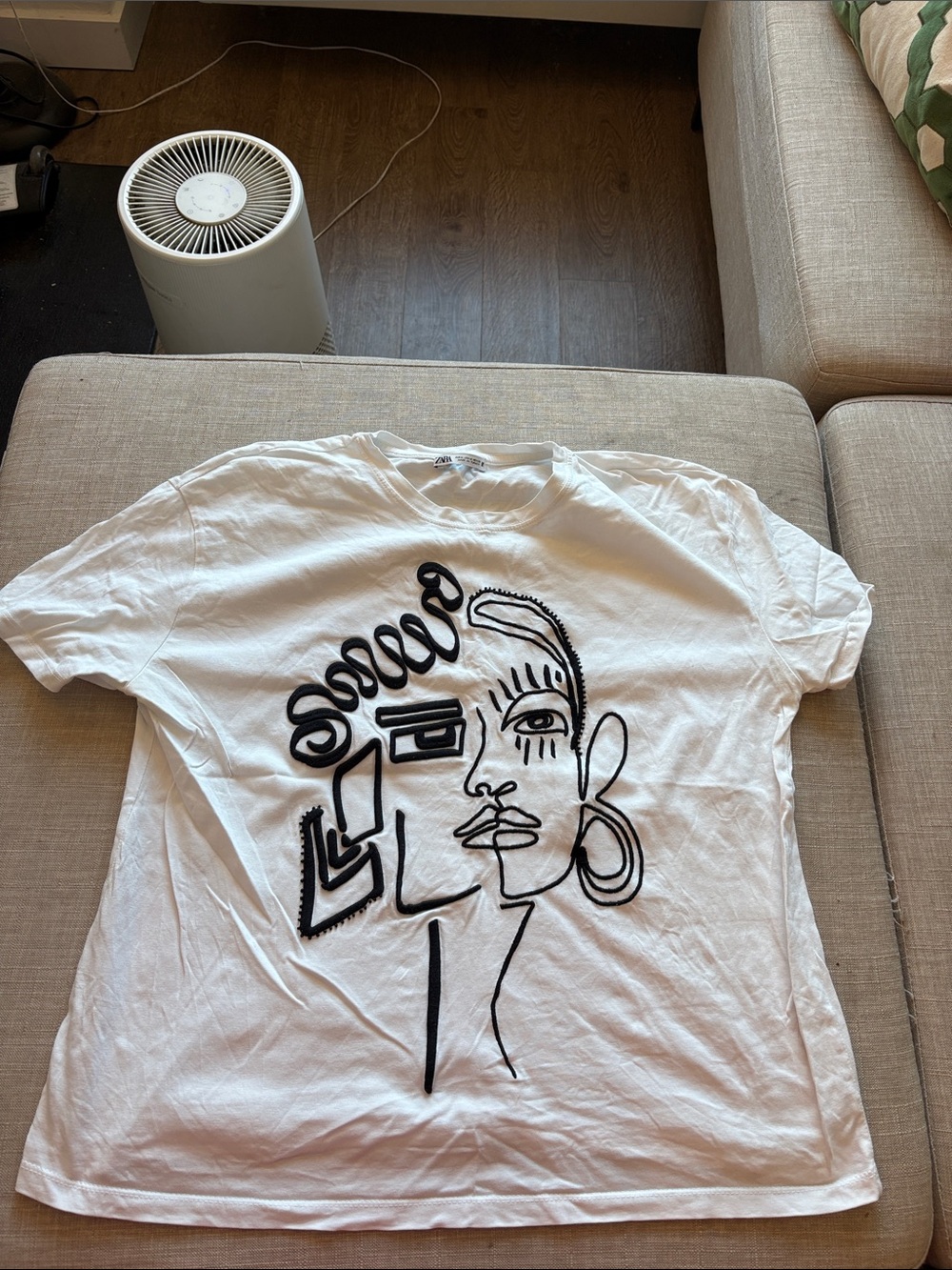 Zara White Short-Sleeve Tee with Black Abstract Face Stitching